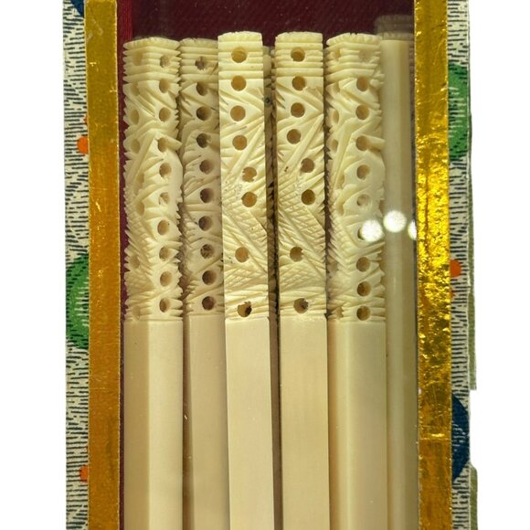 Melamine Carved Chopsticks In Decorative Box - Picture 3 of 6